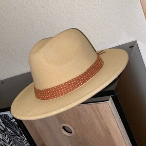 Fall light brown felt hat